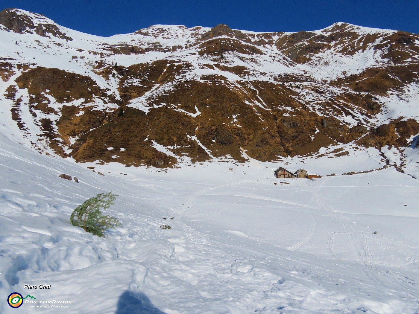 15 Scendo su traccia battuta alla Baita Casera.JPG